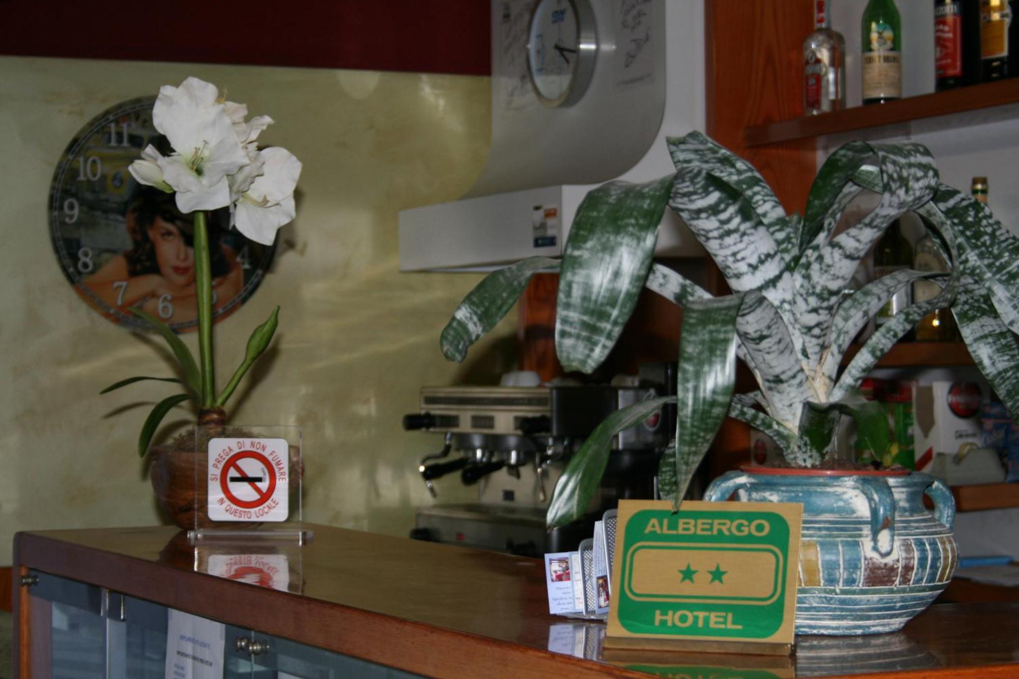 Hotel Maria Luisago Buitenkant foto
