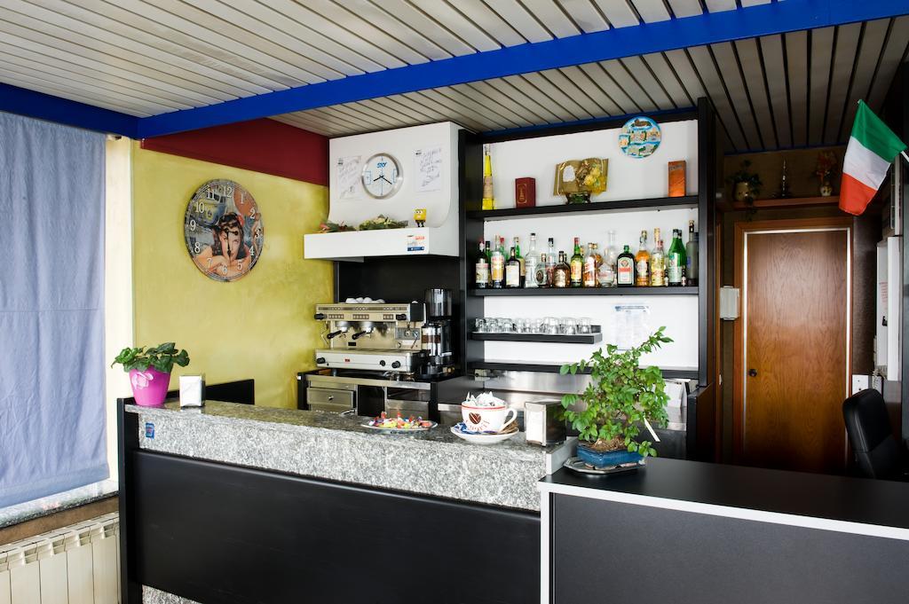 Hotel Maria Luisago Buitenkant foto